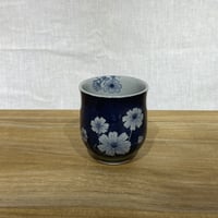 湯呑み【風に揺れる野の花・コスモス】