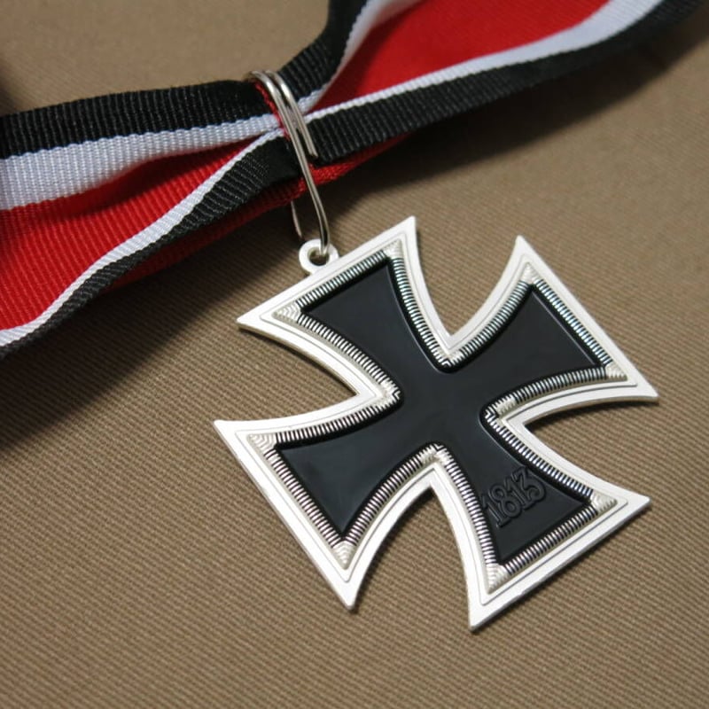 最終ロット⊞ドイツ軍＊騎士鉄十字勲章用８００銀製リボンループ＊６５凹刻印有（実物）