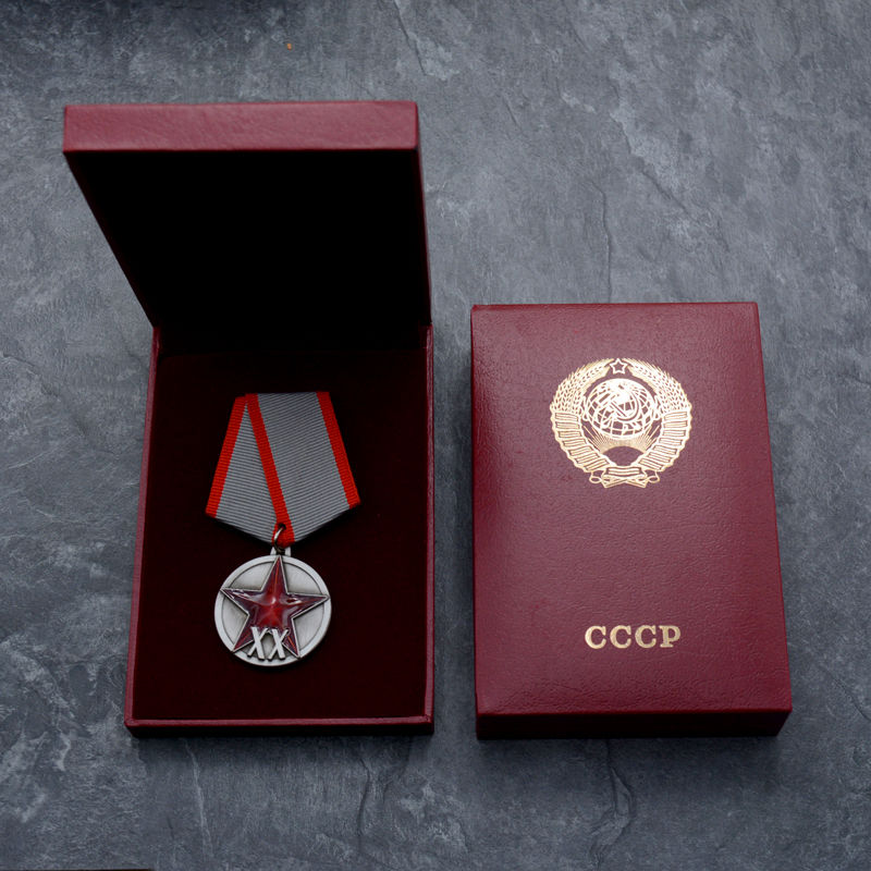 ★ＣＣＣＰ★ソ連軍/ソビエト軍/ソビエト連邦＊人民友好勲章（実物） ソ連 赤軍20周年勲章 専用ケース付 ソ連軍 ソビエト連邦 ロシア軍 勲章