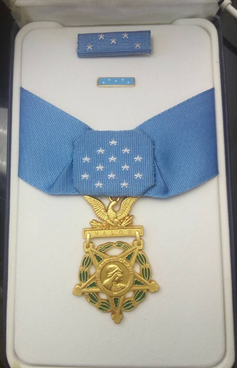アメリカ軍　勲章　アメリカ　最高位勲章　海軍名誉勲章　レア アメリカ 陸軍名誉勲章 陸軍・海軍・空軍の三軍セット 米軍