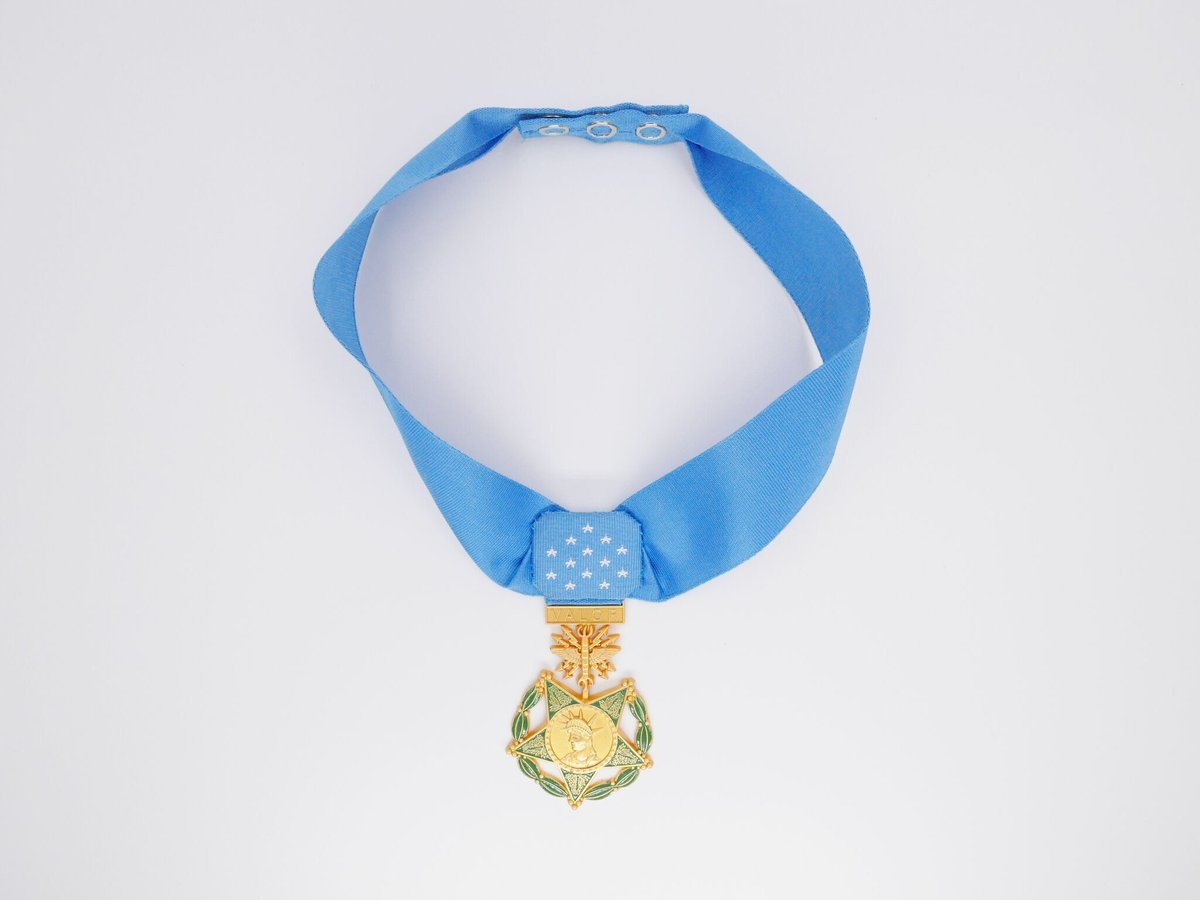 激レア品　アメリカ　アメリカ軍　勲章　最高位勲章　殊勲勲章（米国航空宇宙軍） アメリカ軍 アメリカ 勲章 最高位勲章 激レア品 殊勲十字章 陸軍