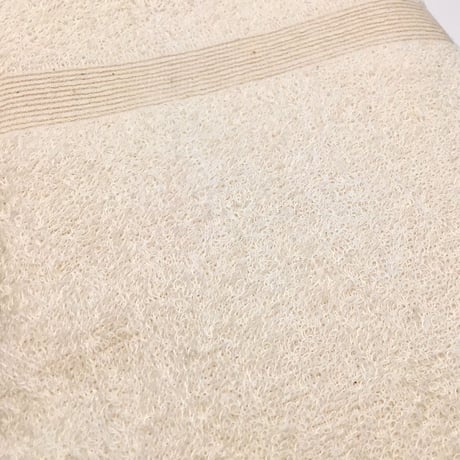 くまさんのオーガニック薄手バスタオル。くまさんのネームタグ付き