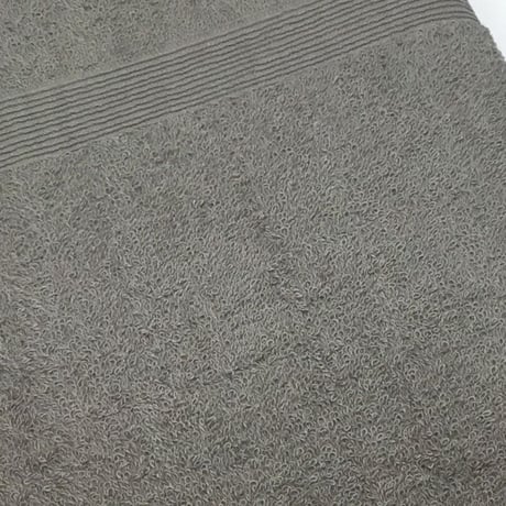 くまさんのオーガニック薄手バスタオル。くまさんのネームタグ付き