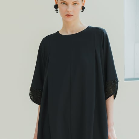 【WHYTO.】ASYMMETRY FLOWER EARRINGS