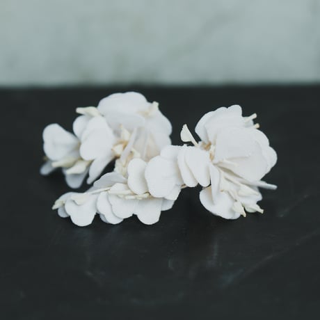 【WHYTO.】ASYMMETRY FLOWER EARRINGS