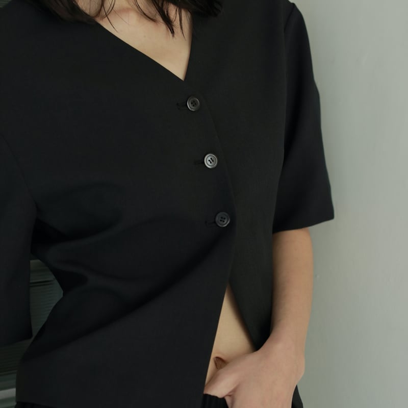 未使用✨anuke Vneck Compact Shirts ブラック free anuke アンヌークVneck Compact Shirts ブラック