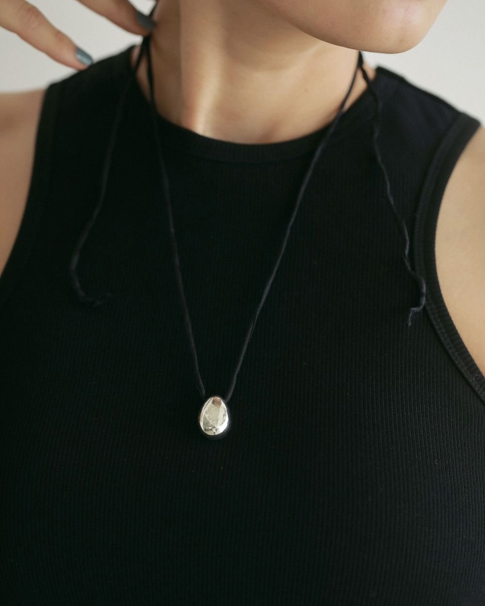 アンヌーク完売silkcord x parl necklace 新品 anuke】Silkcord x Parts Necklace | Selectshop s