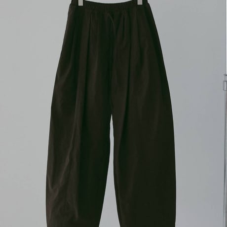 【anuke】 Volumetuck Cocoon Pants