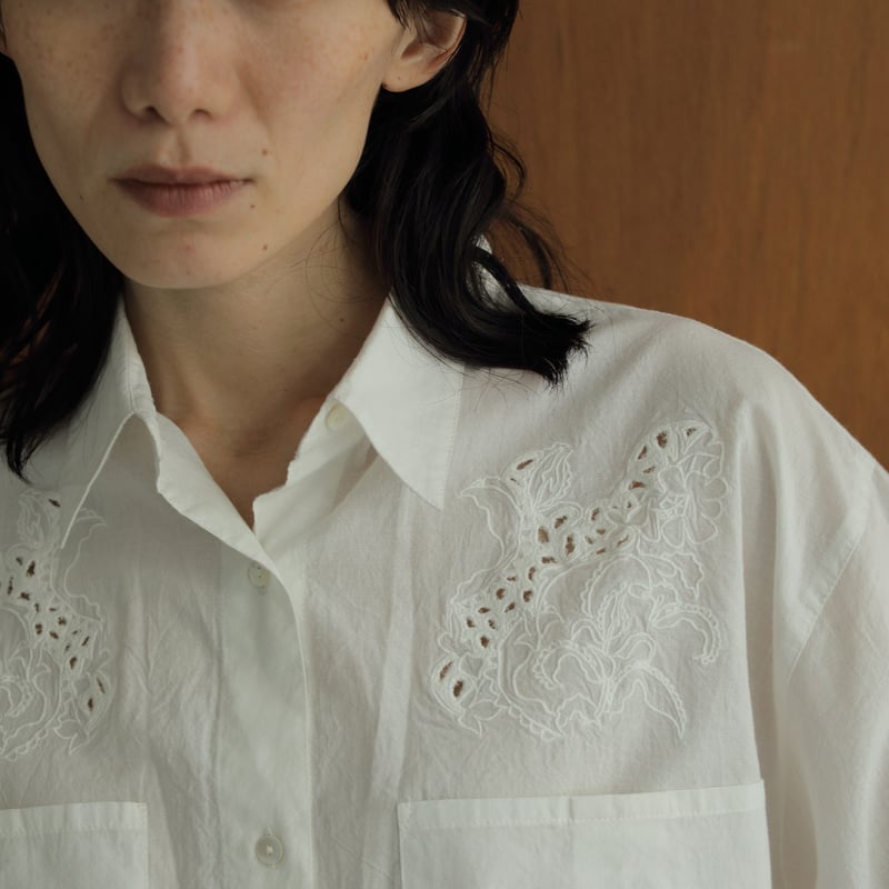 anuke アンヌーク Cutwork Lace Shirts 新品 anuke（アンヌーク）の「Cutwork Lace Shirts（シャツ/ブラウス）」 - WEAR