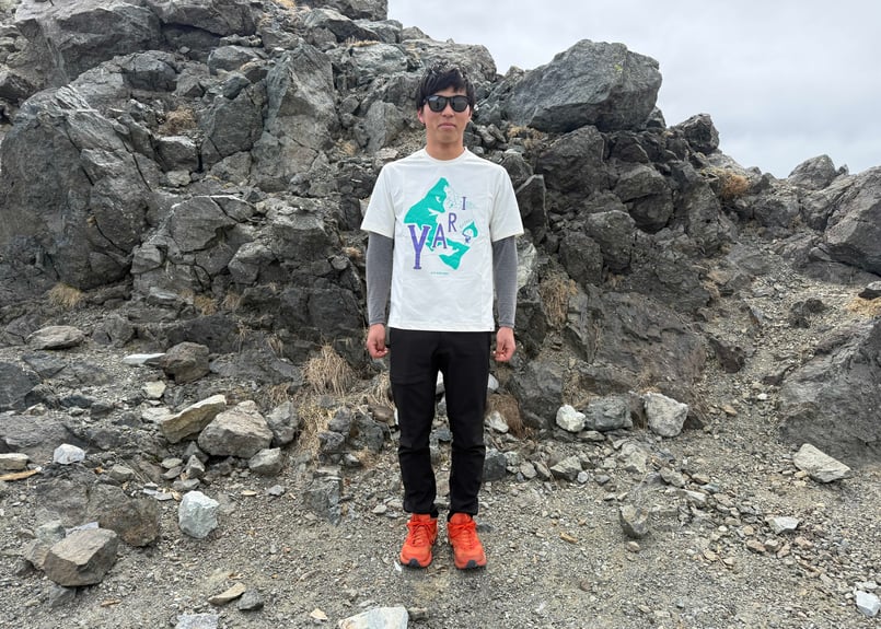 山頂柄】and wander × 鈴木ともこ コラボTシャツ | Yarigatakesan