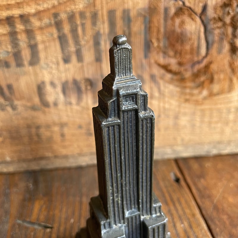 1940's エンパイアステートビル 1250 Ft. | 7miles from the D