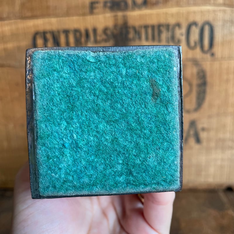 out of museum 購入　プリミティブオブジェ out of museumの目玉焼きオブジェ | LEE