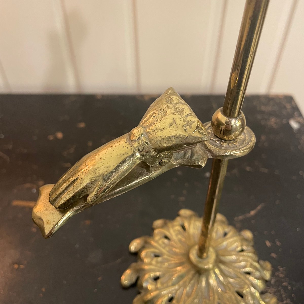 アンティークハンドモチーフクリップ・金属製 金属製のハンドモチーフクリップ | Antique & Brocante R.loger