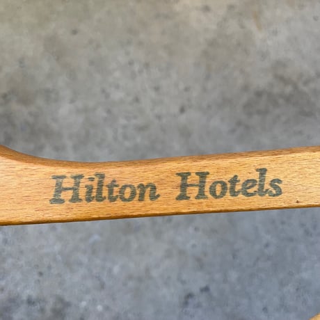 -1960’s 木製ハンガー Hilton Hotel
