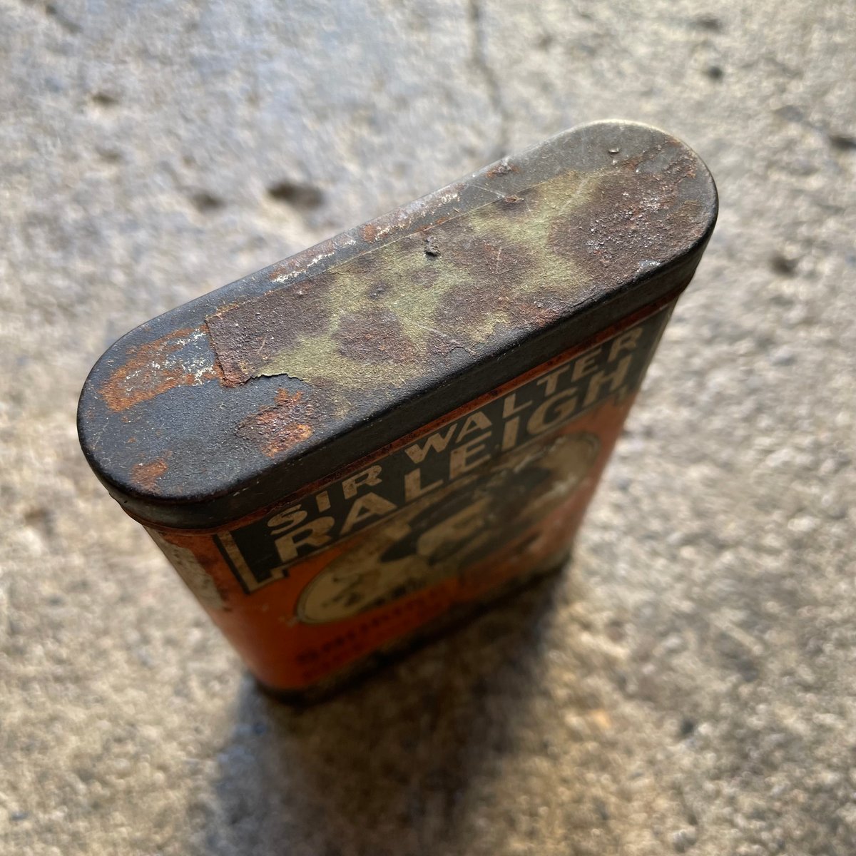 1950's SIR WALTER RALEIGH タバコ缶 | 7miles from th