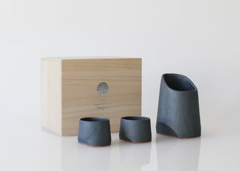 TSUKI／YUKI】Sake set（桐箱入り） | 丸三安田瓦工業オンラインストア