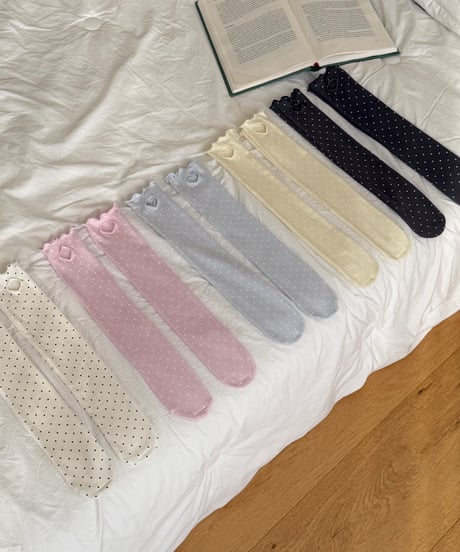 77[予約]ninibello dot heart punched knee socks