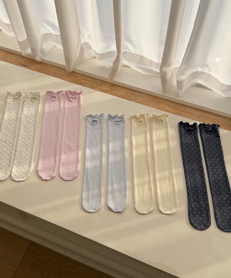 77[予約]ninibello dot heart punched knee socks