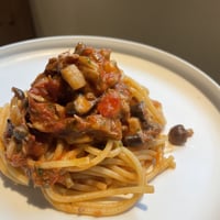 自家製ツナときのこたっぷりトマトソース(ボスカイオーラ)