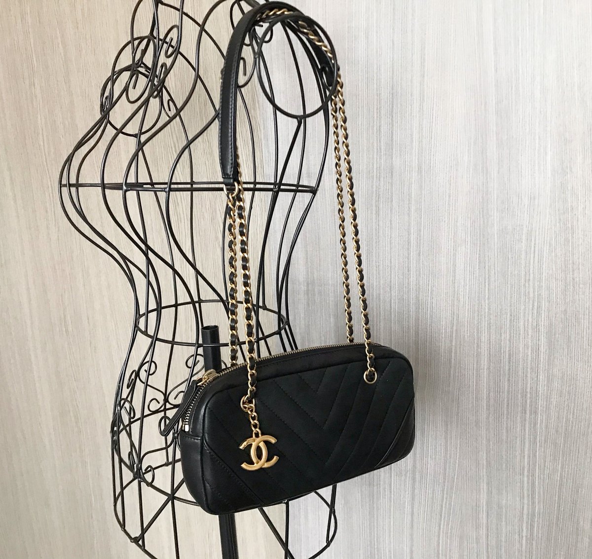 シャネル CHANEL シェブロンステッチ チェーンショルダーバッグ シャネル CHANEL シェブロンステッチ チェーンショルダーバッグ