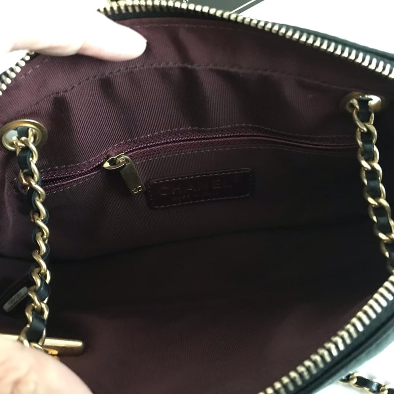 シャネル CHANEL シェブロンステッチ チェーンショルダーバッグ シャネル CHANEL シェブロンステッチ チェーンショルダーバッグ