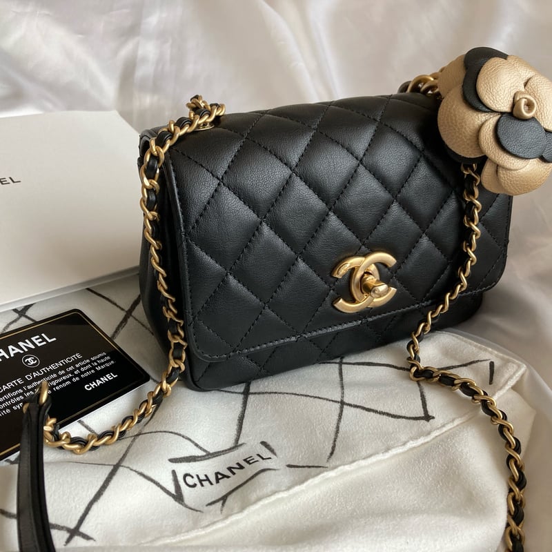 シャネル CHANEL ミニマトラッセ カメリア付き チェーンバッグ