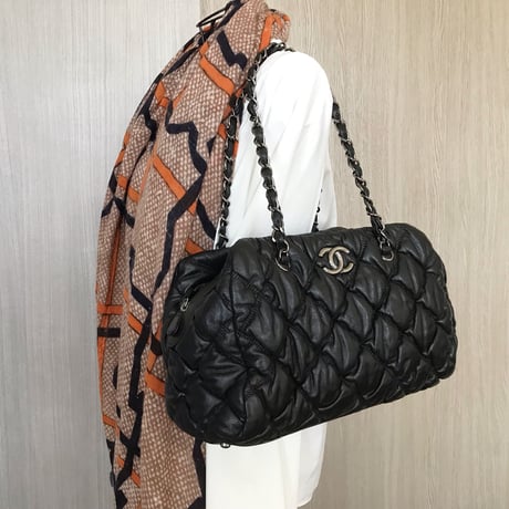 シャネル CHANEL バブルキルト　ブラックレザー　ショルダーバッグ