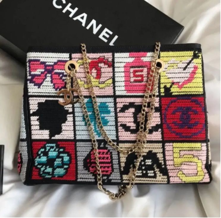 【チェーンのデザインがとってもオシャレ♪】CHANEL ツイリー Eie_lovechanel_hermes | シャネルのツイリー❤︎ ちょいと長め