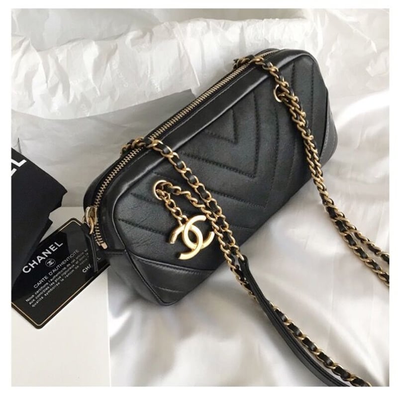 シャネル CHANEL シェブロンステッチ チェーンショルダーバッグ シャネル CHANEL シェブロンステッチ チェーンショルダーバッグ
