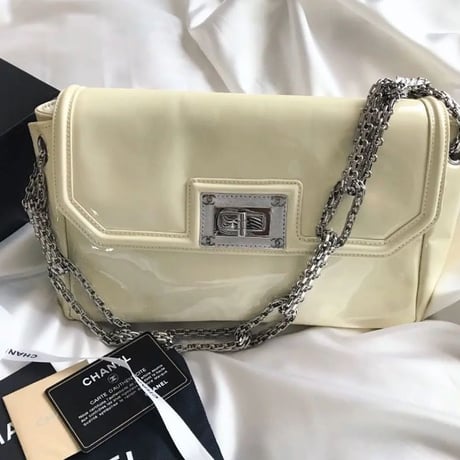 シャネル CHANEL エナメル　ショルダーバッグ