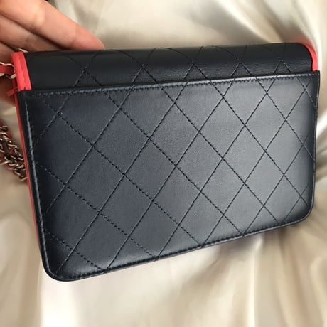 シャネル　CHANEL  バイカラーチェーンウォレットバッグ