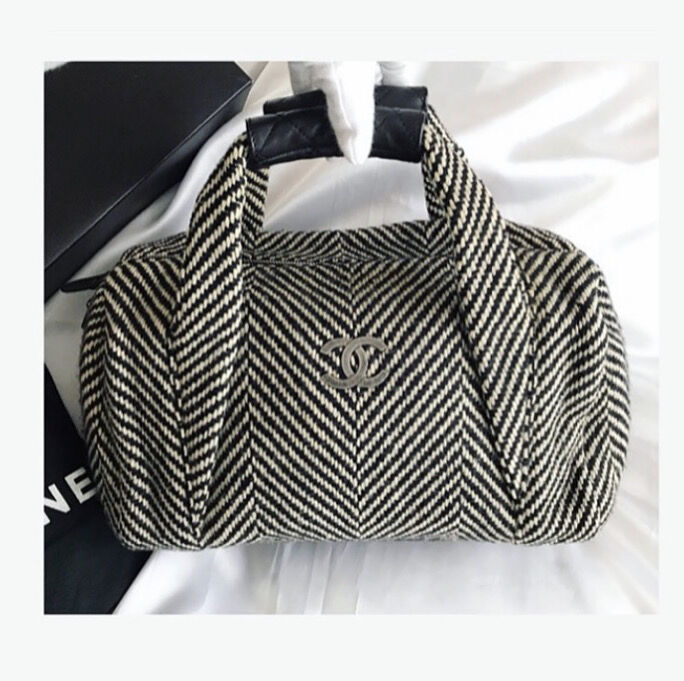 【素敵アイテム☆】コーデも格上げ♪ CHANEL ツイードミニバッグ シャネル CHANEL ツイード ミニボストンバッグ | Advanced Style