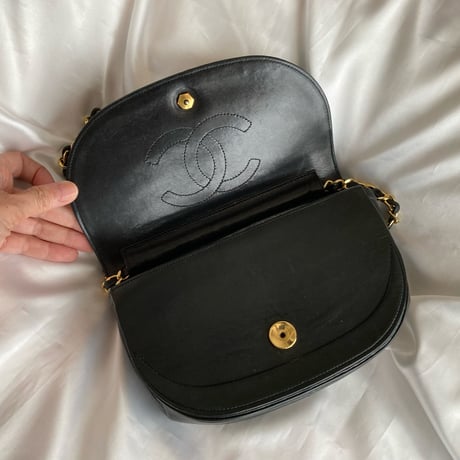 シャネル　CHANEL  ハーフムーン　チェーンショルダーバッグ
