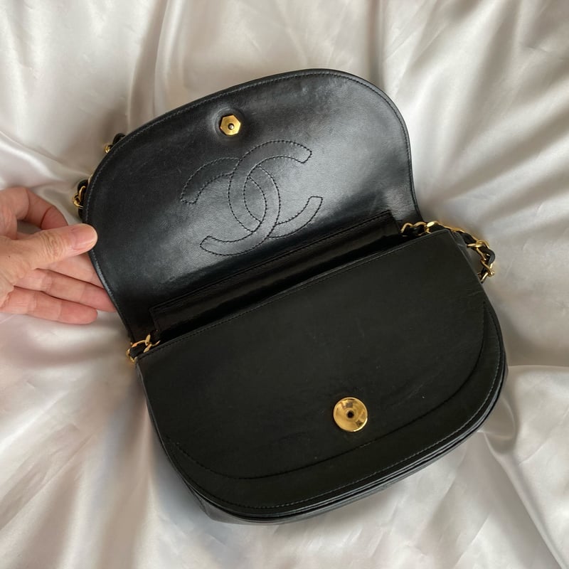 CHANEL ハーフムーン　ショルダーバッグバッグ