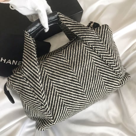 シャネル CHANEL ツイード　シェブロン　ハンドバッグ