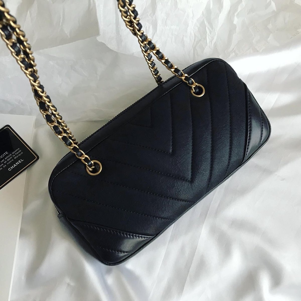 シャネル CHANEL シェブロンステッチ チェーンショルダーバッグ シャネル CHANEL シェブロンステッチ チェーンショルダーバッグ