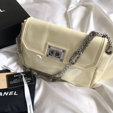 シャネル CHANEL エナメル　ショルダーバッグ