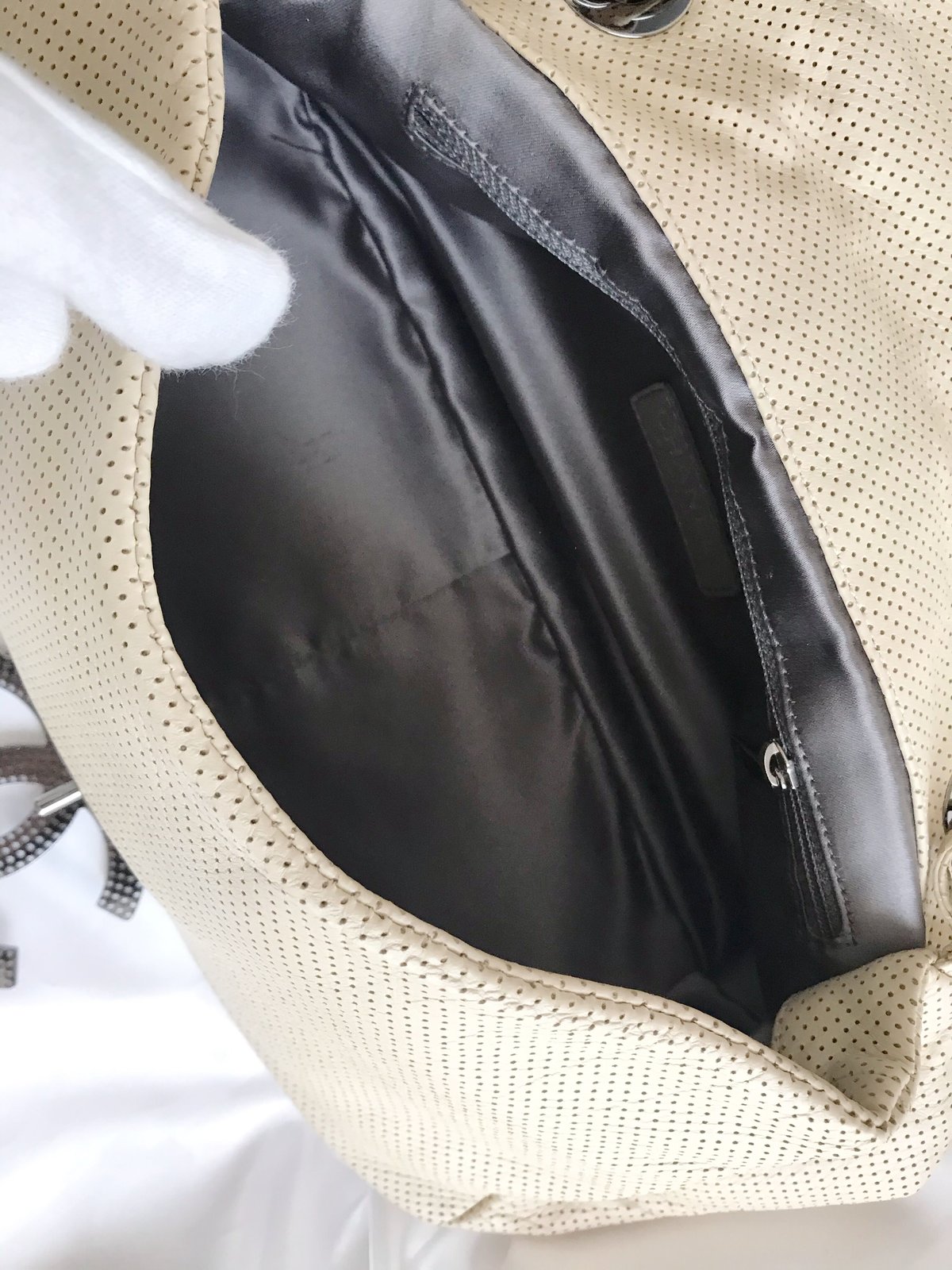 シャネル CHANEL メタリックカラーレザー パンチングショルダーバッグ 