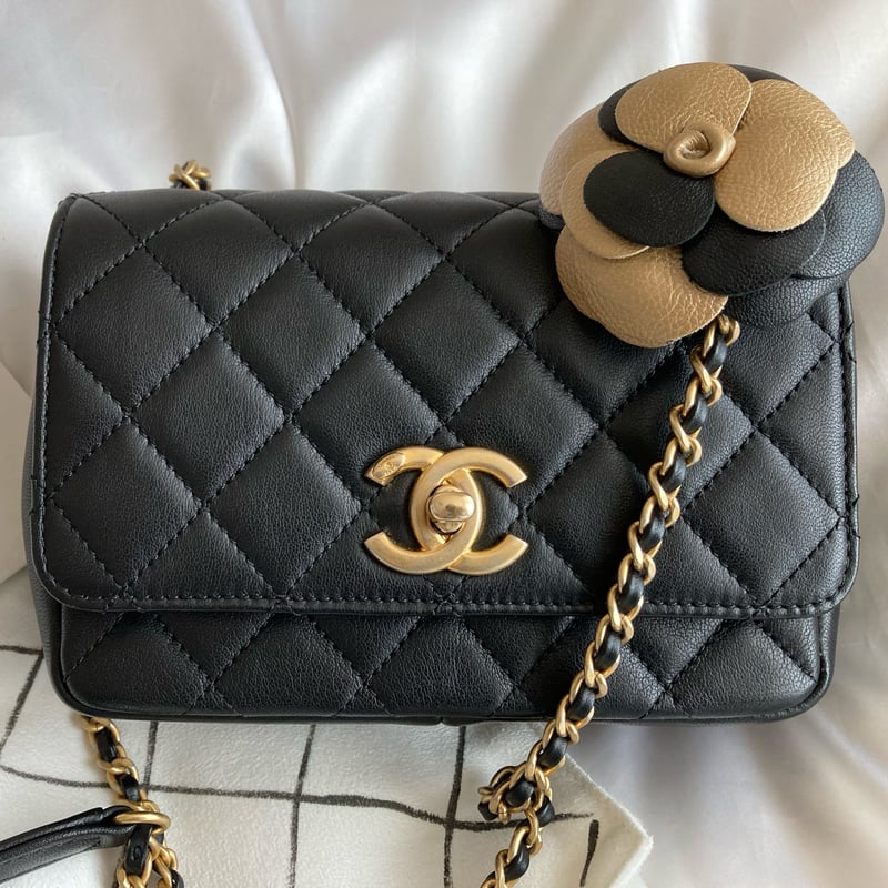 シャネル CHANEL ミニマトラッセ カメリア付き チェーンバッグ