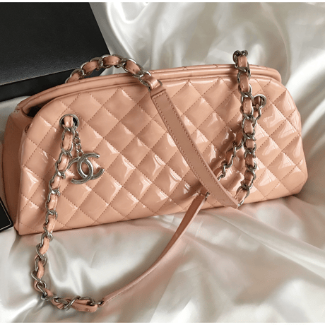 シャネル CHANEL マドモアゼル エナメル　ショルダーバッグ