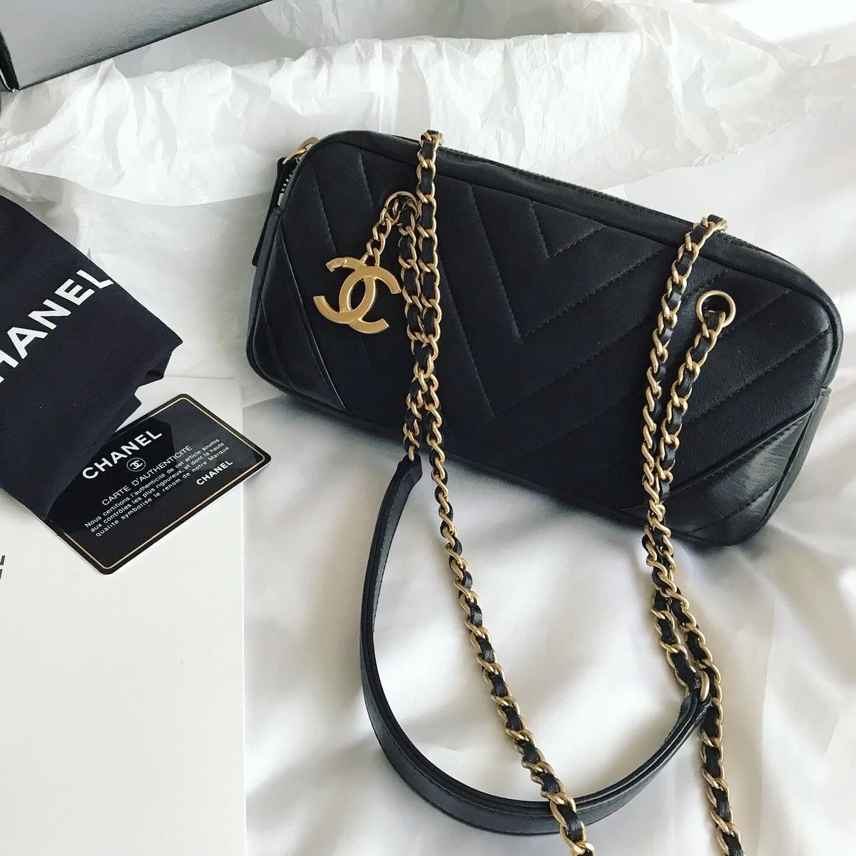シャネル CHANEL シェブロンステッチ チェーンショルダーバッグ シャネル CHANEL シェブロンステッチ チェーンショルダーバッグ