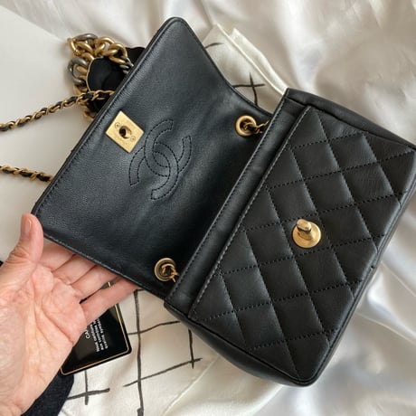 シャネル　CHANEL ミニマトラッセ　 カメリア付き　チェーンバッグ