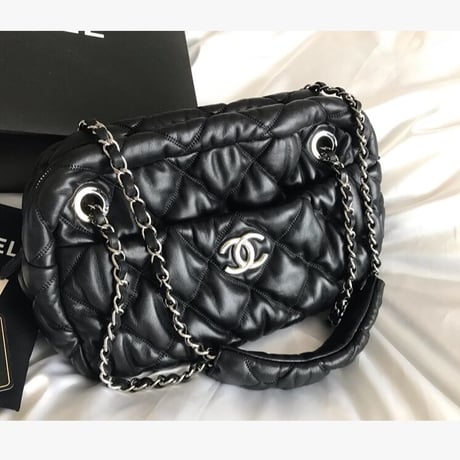 シャネル CHANEL ラムスキン  バブルキルト　ショルダーバッグ