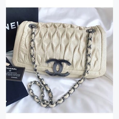 シャネル CHANEL メタリックカラーレザー　パンチングショルダーバッグ