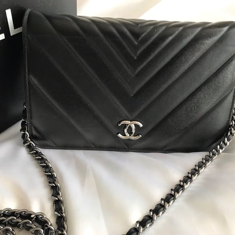 シャネル CHANEL チェーンウォレット　シェブロンステッチ