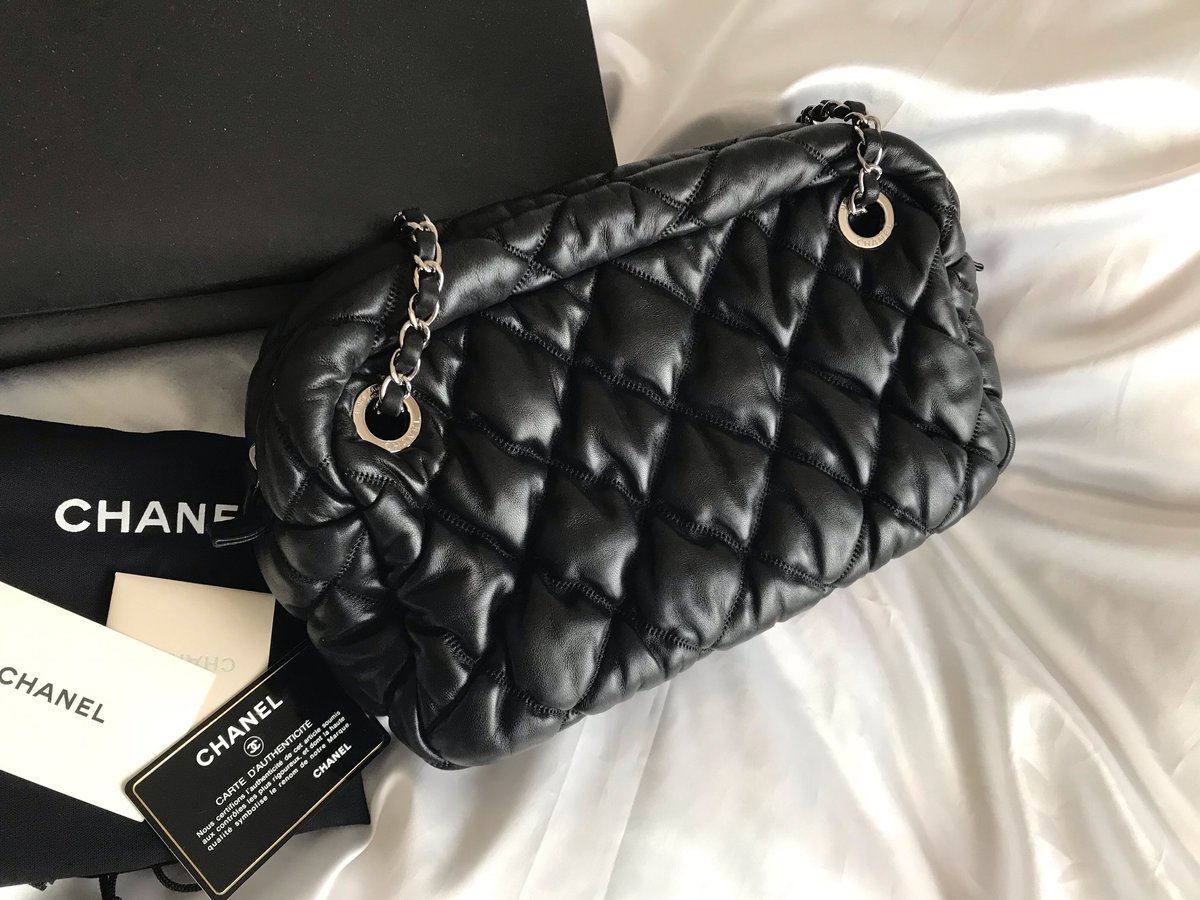 シャネル CHANEL ラムスキン バブルキルト　ショルダーバッグ