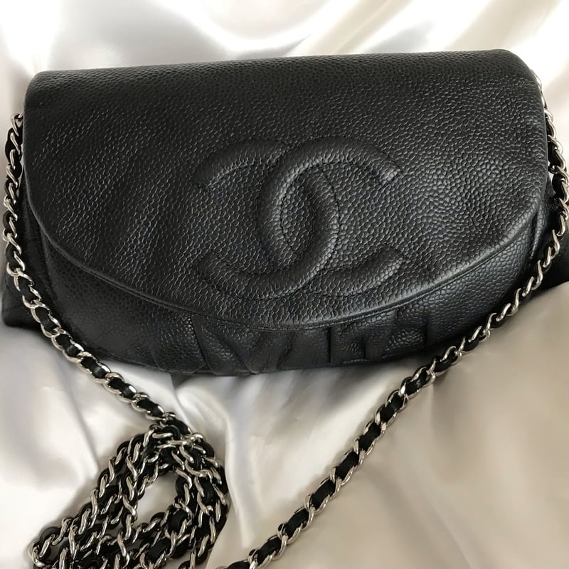 シャネル　CHANEL ハーフムーン　キャビアスキンチェーンウォレット　斜めがけ