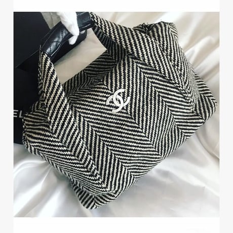 シャネル CHANEL ツイード　シェブロン　ハンドバッグ