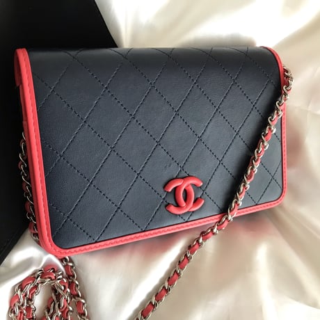 シャネル　CHANEL  バイカラーチェーンウォレットバッグ
