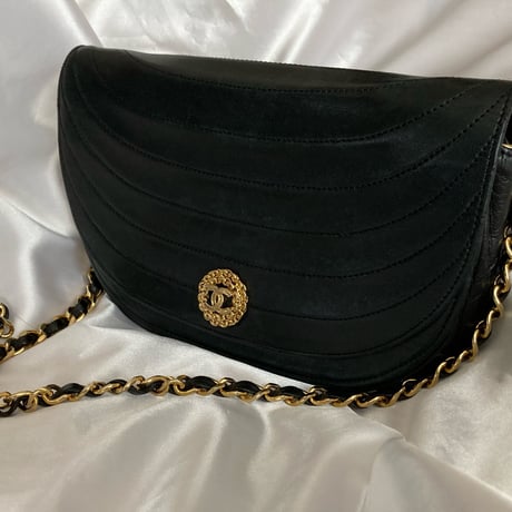 シャネル　CHANEL  ハーフムーン　チェーンショルダーバッグ